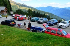 Verkaufstische am Parkplatz